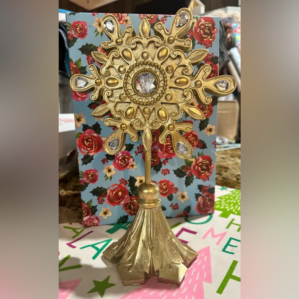 NWOT Golden Decor